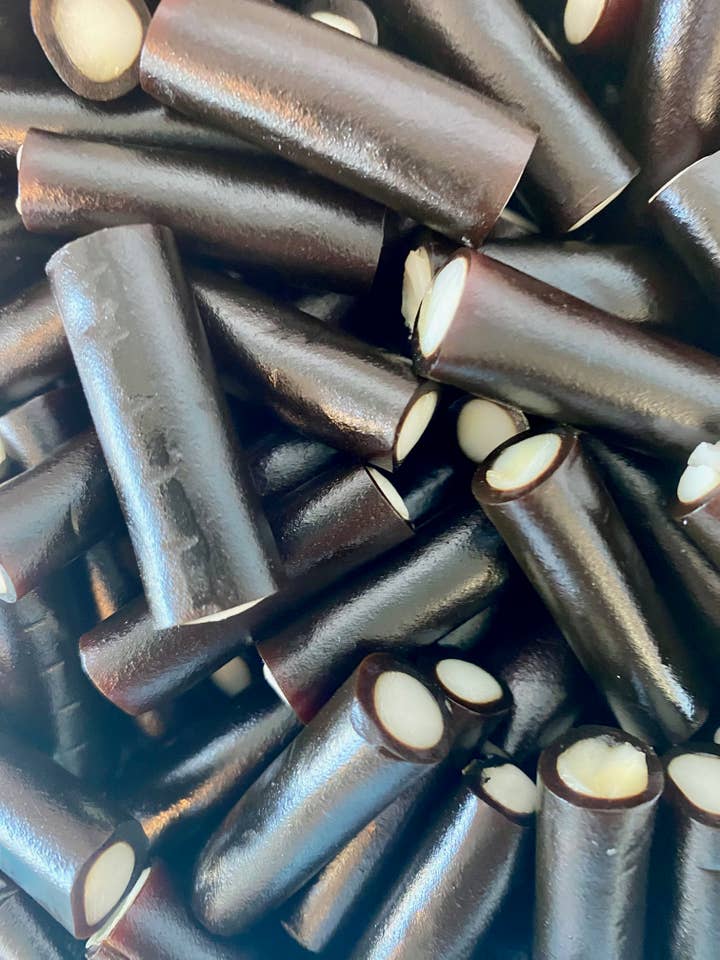 Mint filled Sweet licorice log 1 Ib for wholesale by Nantasket Sweets By Swedes