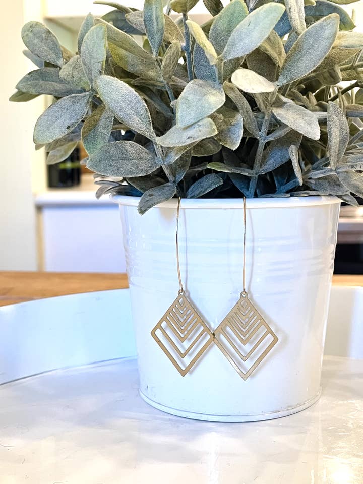 Diamante de gota longa por atacado de Clover + Coast Designs