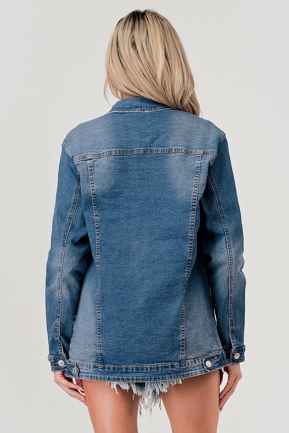 Lavagem média M7151J - LAVAGEM MÉDIA - CASACO COMPRIDO JEANS para venda a revendedores na Faire2