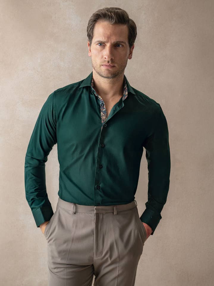 Camicia verde in raso con dettagli paisley per la vendita all'ingrosso da parte di Blake Mill