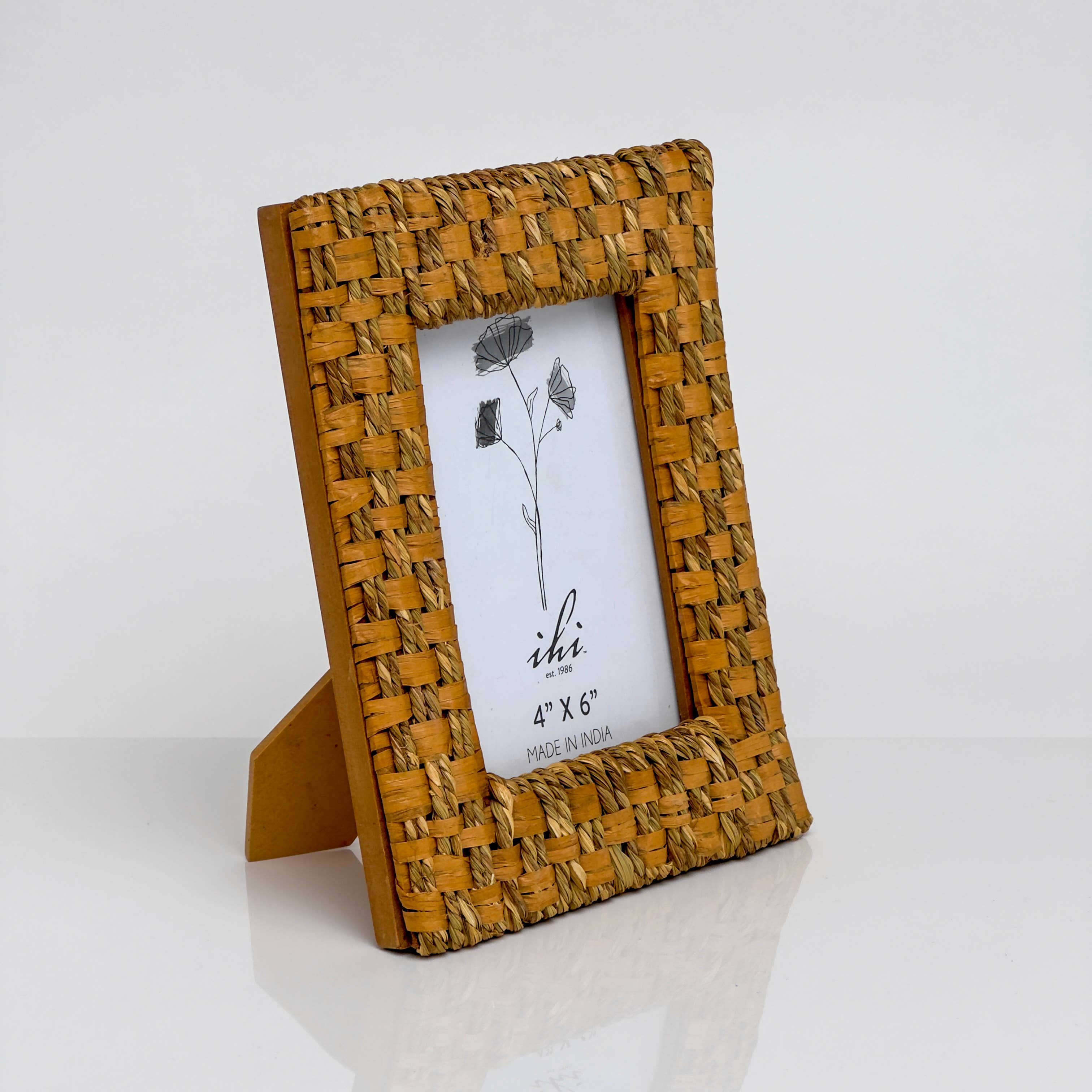 India Handicrafts Inc – wholesale Picture frame – Rattan Rope Frame 4x61