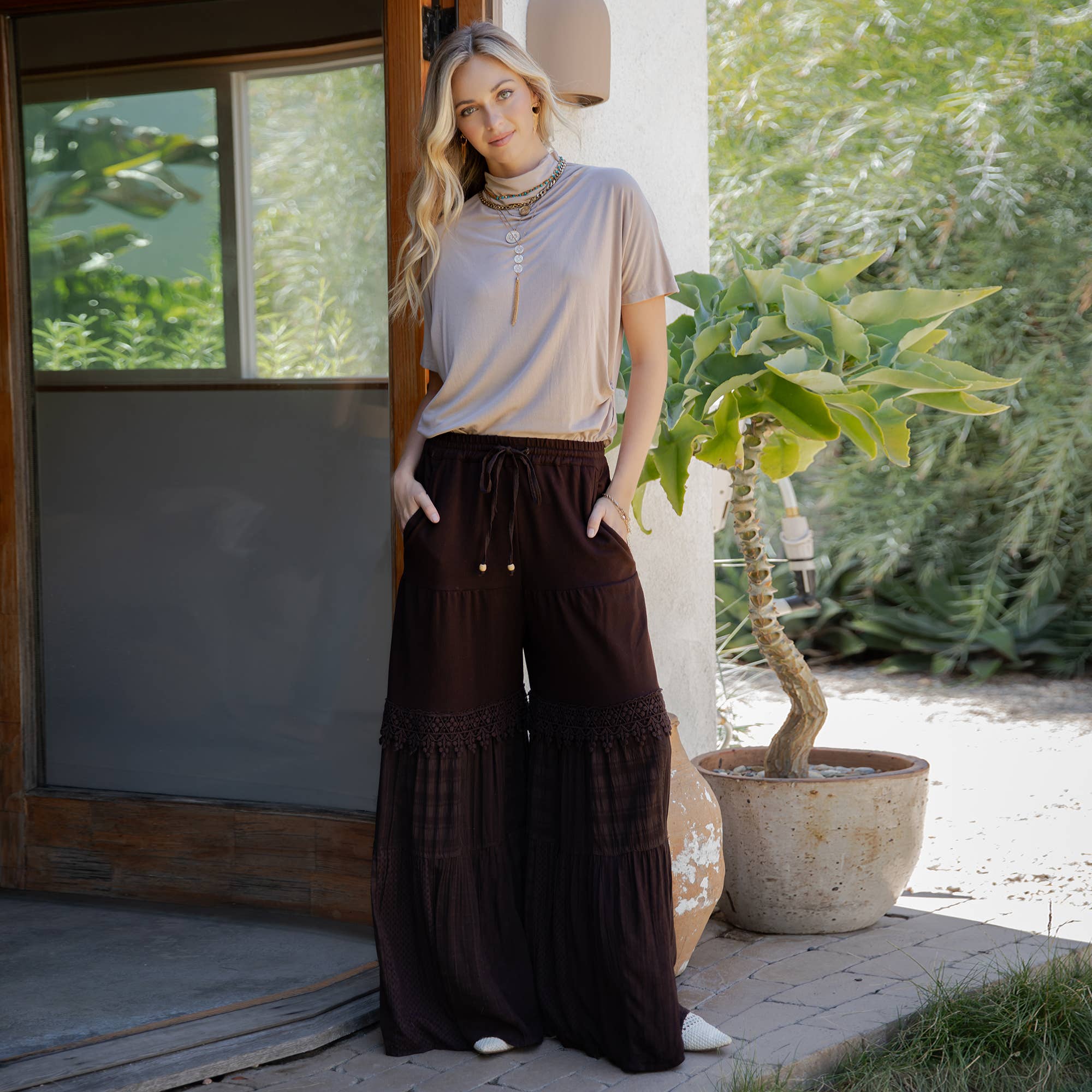 Young Threads - Vendita all'ingrosso Pantalone - Donna - Pantaloni lunghi in denim ispirati al boho con toppa solida (nuovo colore)28