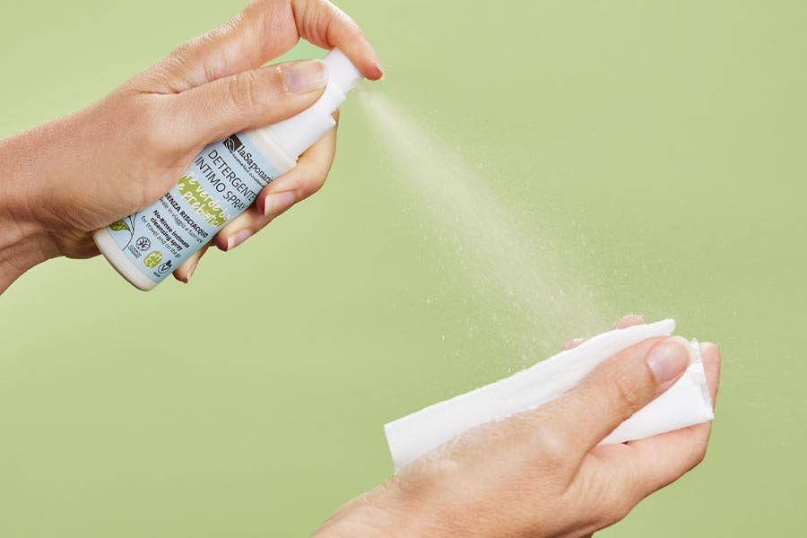 La Saponaria - Wholesale Intimate Cleanser/Wipe - No-rinse intimate spray cleanser - Green Tea (50 ml)1