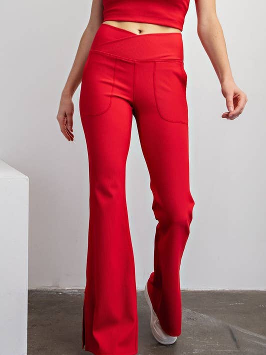 P5962PL37 Legging évasé croisé à taille haute en nylon côtelé pour la vente par Sunday Morning