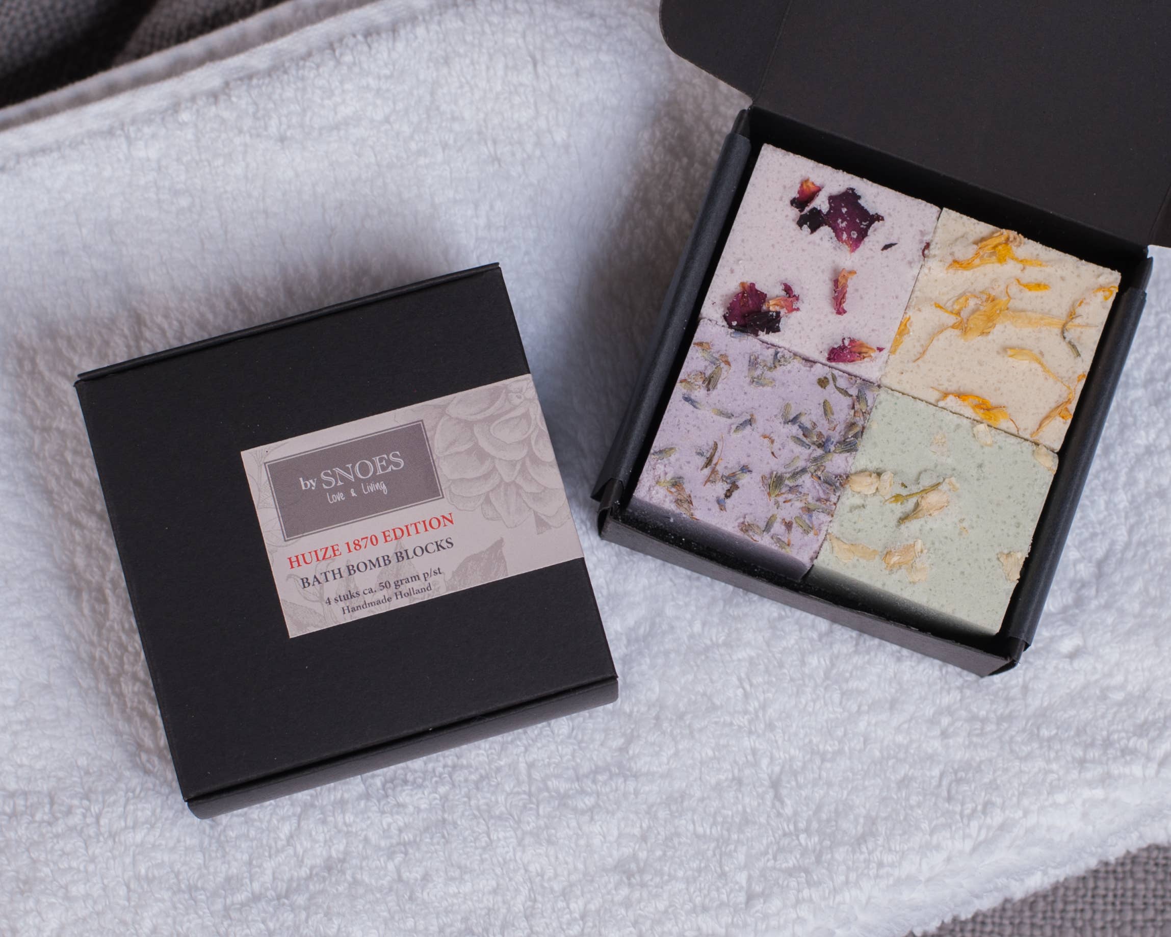 By Snoes - Wholesale Bruisbal/schuim - By Snoes schuimende badblokjes HUIZE1870 editie2