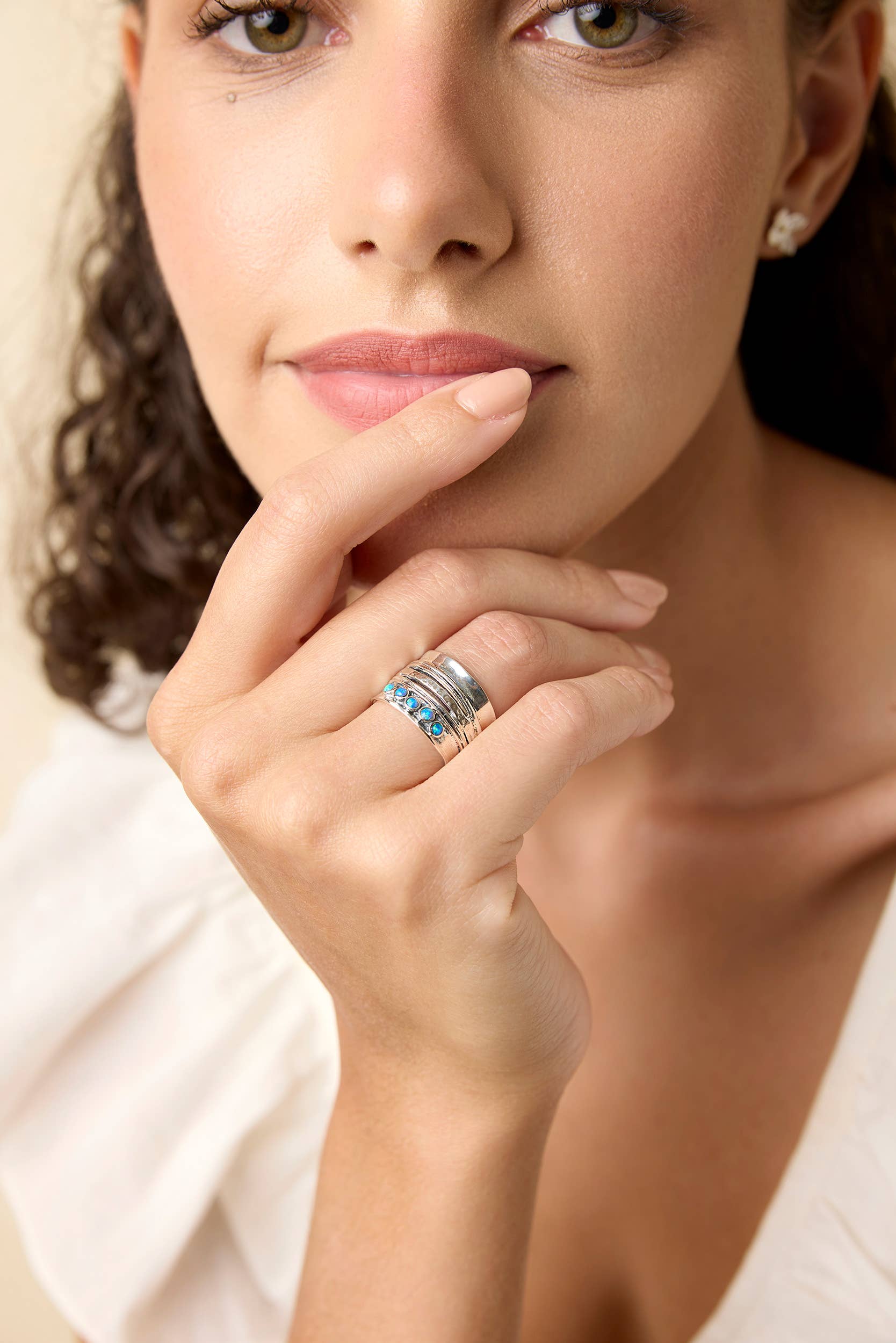 Banyan Jewellery - Wholesale Ring met meerdere stenen - Handgemaakte opvallende sterling zilveren ring met levendige blauwe opalen8