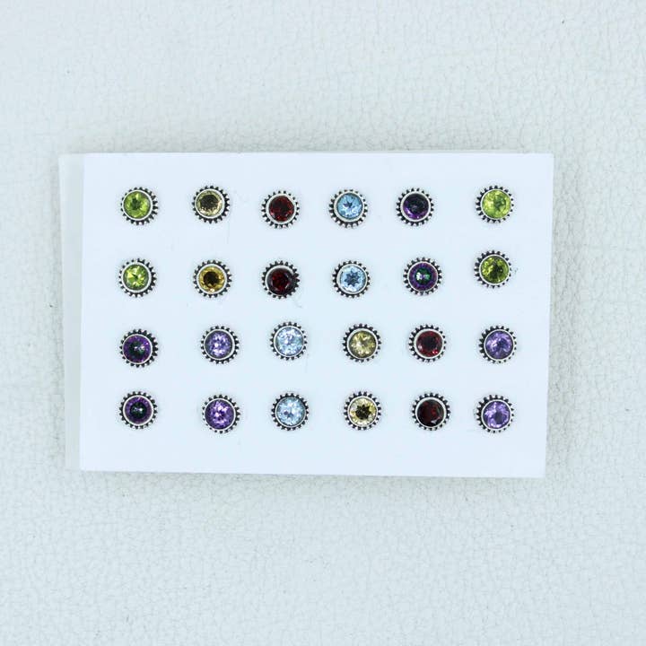 Ensemble de 12 paires de boucles d'oreilles à clous multipierres - Bijoux pour femmes pour la vente par Silvex Jewelry