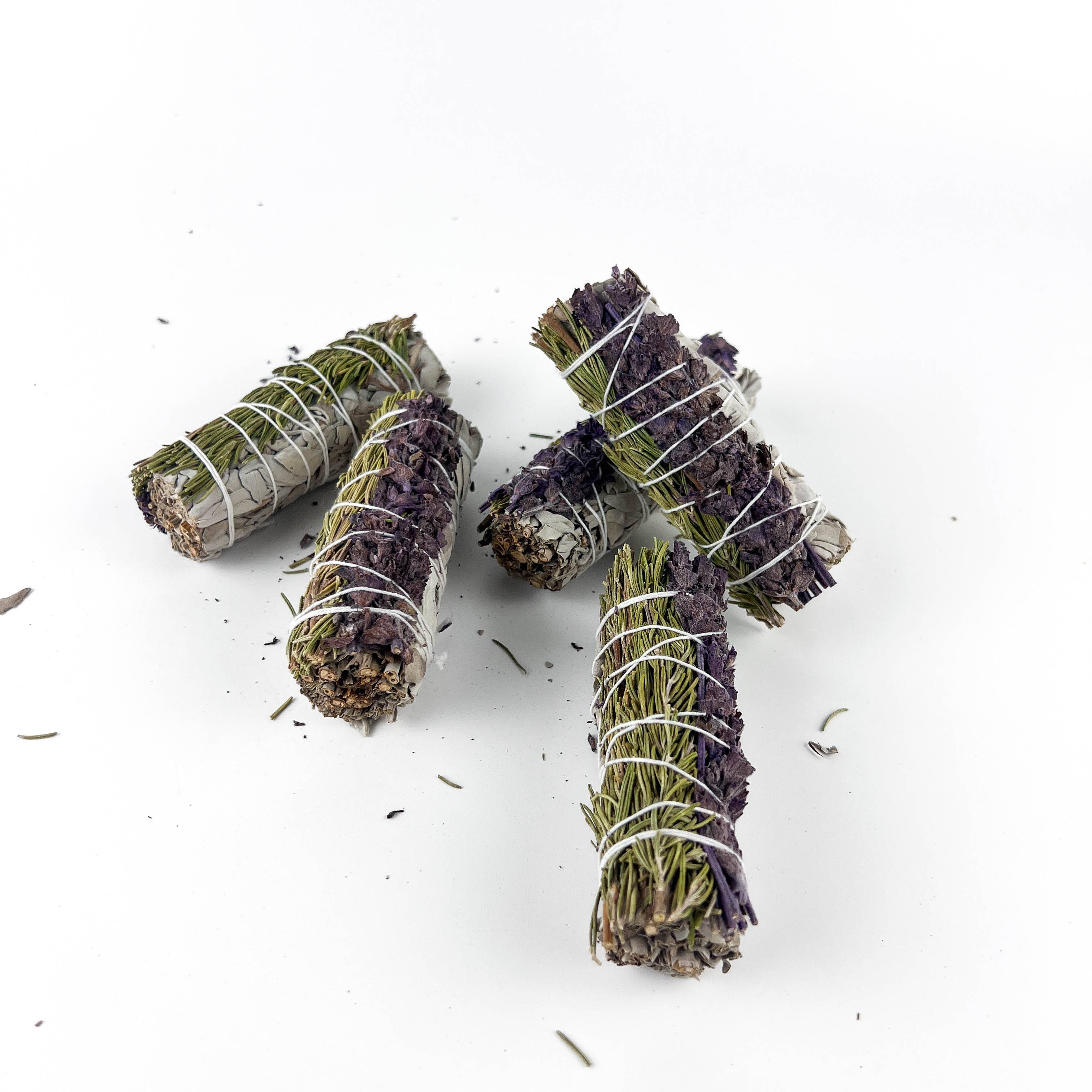 GREENROOTS USA LLC – Großhandel Räucherbündel – 7 Kräfte (Weißer Salbei mit 7 Kräutermischung) Räucherbündel 4"2