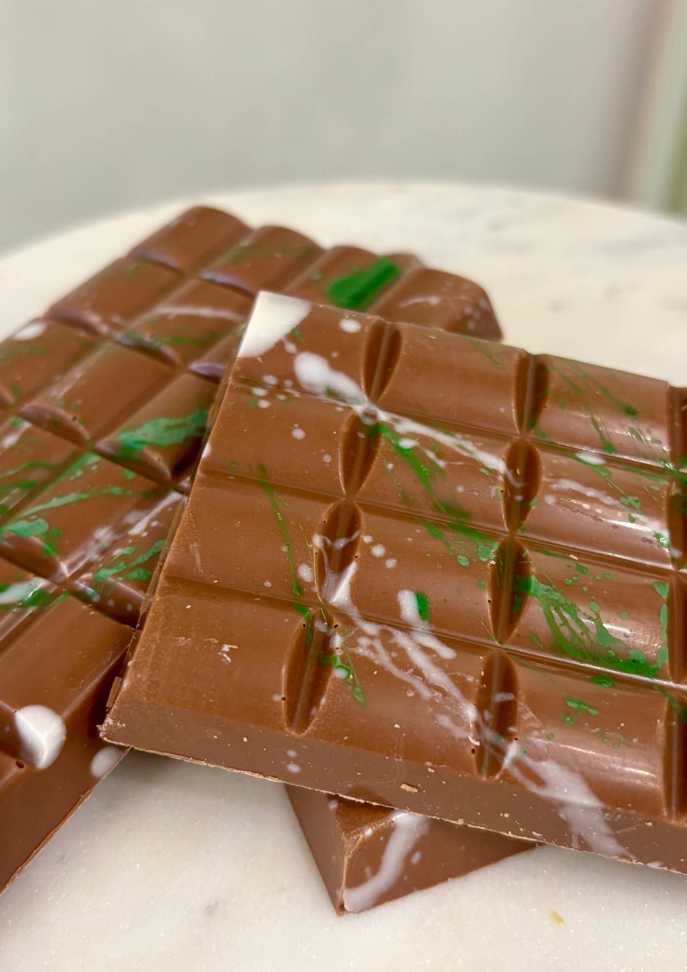 Les Douceurs de Louis - Wholesale Chocolate - Dubai Milk Pistachio Tablet