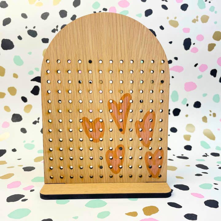 Øreringestativ med store hjerter for engroshandel hos Plastic Moon