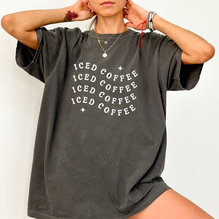 Iced Coffee Lover Skjorte Sommer-T-shirt Spring Graphic Tee for engroshandel hos P E T I T R U E