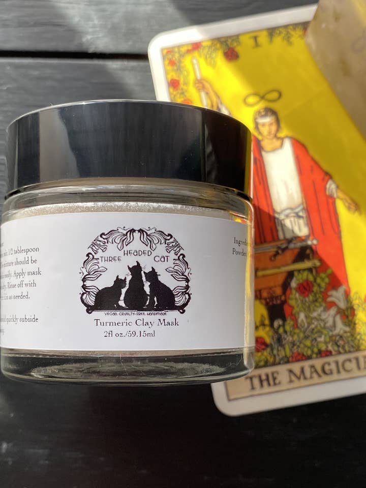 Masque à l'argile curcuma pour la vente par Three Headed Cat