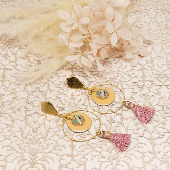 Creole hoop earrings with sequin & resin tassel in 24k gold-plated brass for wholesale by Lydée Déco