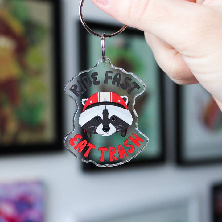 Sleutelhanger Wasbeer | Rijd Snel Eet Afval voor wholesale door Betina C Koche