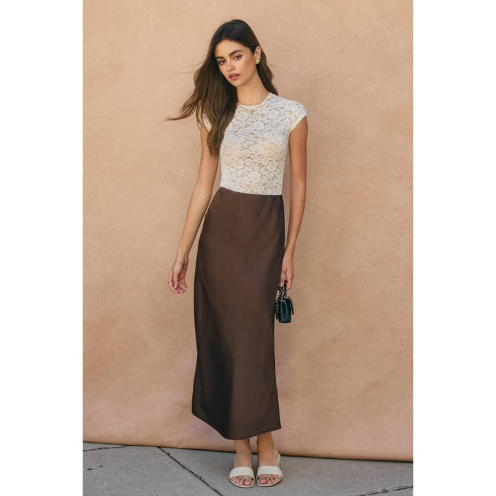 Jupe maxi à enfiler en satin pour la vente par Dress Forum