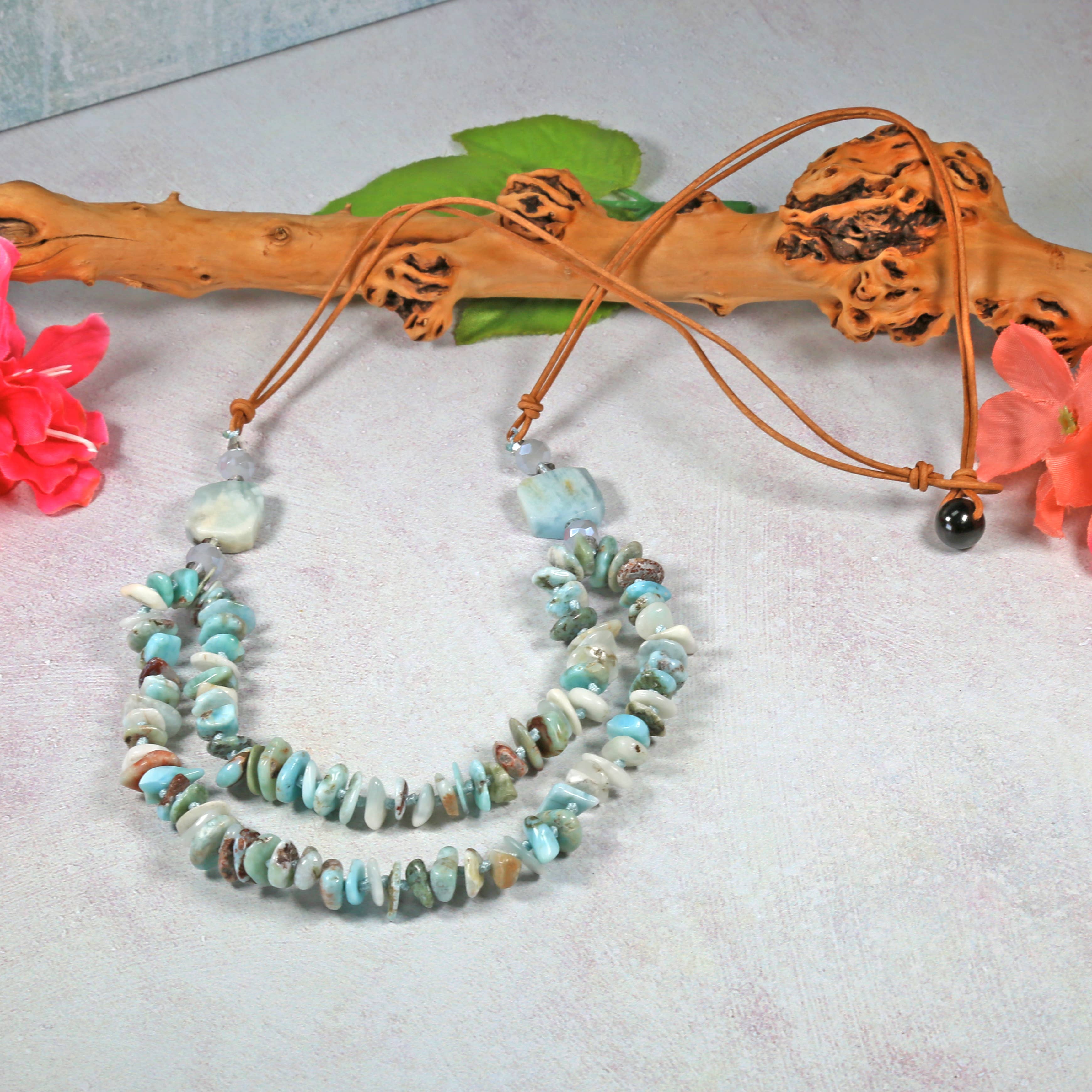 IST Jewelry – Engroshandel Perlehalskæde – Larimar og læder halskæde.