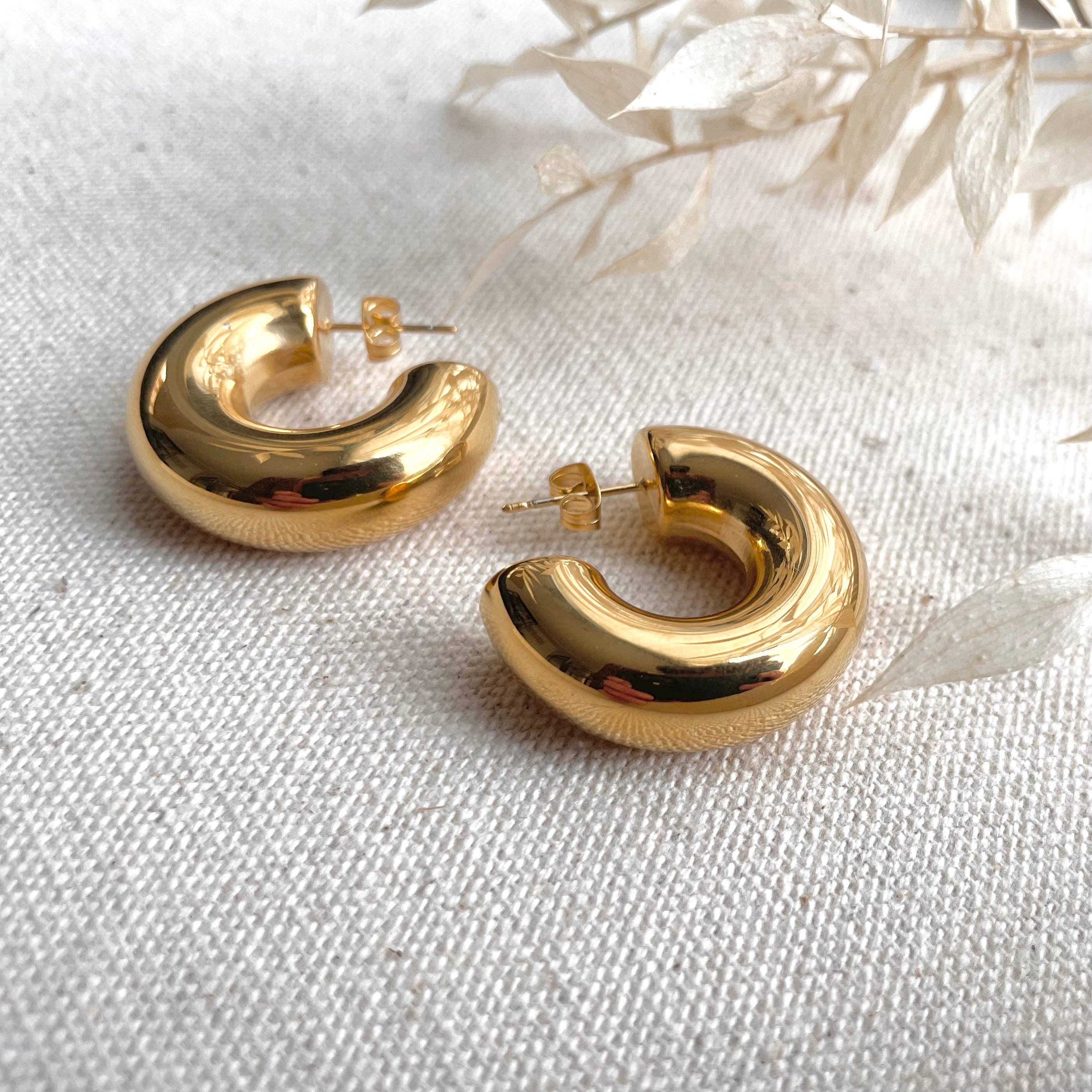 Little Nell Jewellery – wholesale Hoop earrings – Everyday Lightweight Chunky Gold Hoops1