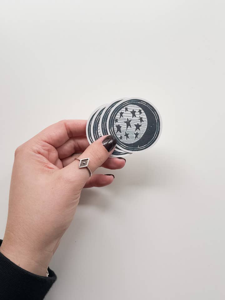 Autocollant Lune | Collaboration Ashley Coleman x SK pour la vente par Sharell Katelynn