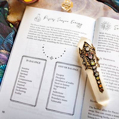 Bella deLuna - Wholesale Body, Mind & Spirit - Astrological Soul Care: Self-Care for the Wheel of the Year2