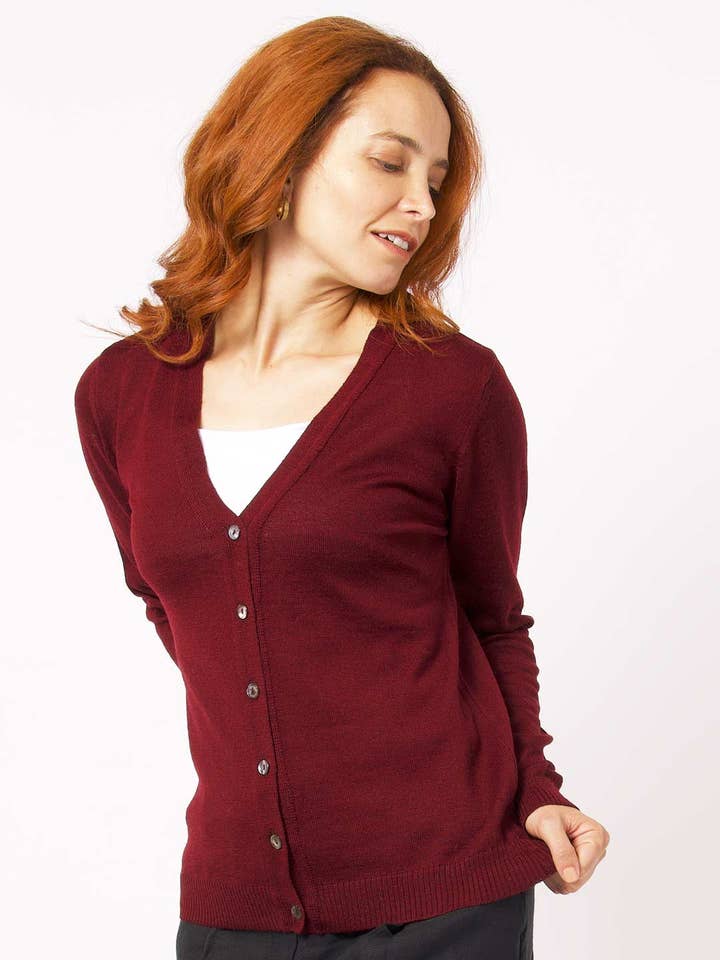 Chaqueta con Escote en V de Lana Merino para venta al por mayor de Achega Knitwear