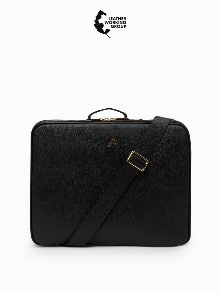 Borsa per laptop Luca in pelle sostenibile nera per la vendita all'ingrosso da parte di Fenella Smith London