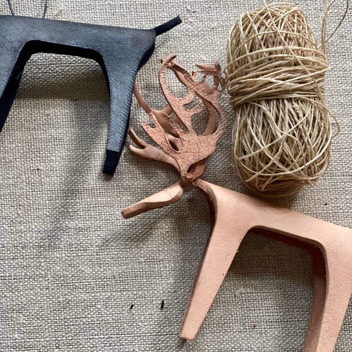 The Merchant Studio – wholesale Ornament – Reindeer Ornament / decor22