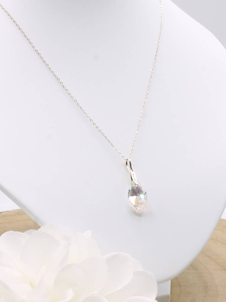 ZOA Swarovski crystal drop pendant wedding necklace for wholesale by Loane Bijoux