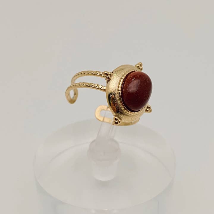 Mio Queena - Wholesale Ring met een steen/solitaire ring - Goudkleurige roestvrijstalen ring met natuurlijke steen - FGS/CS7