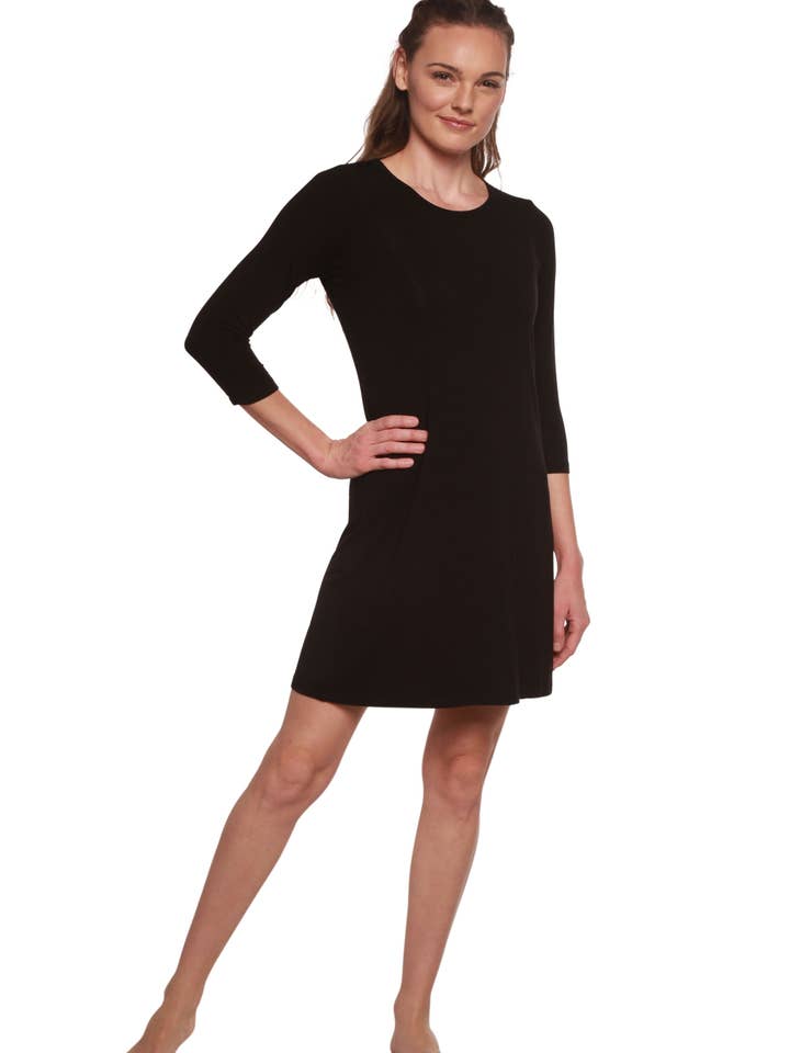 Robe trapèze en viscose de bambou pour femmes en noir pour la vente par Spun Bamboo