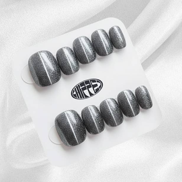 Ardoise Propre 🩶 Ongles NFC Qui Partagent Vos Réseaux Sociaux pour la vente par Chipped Social