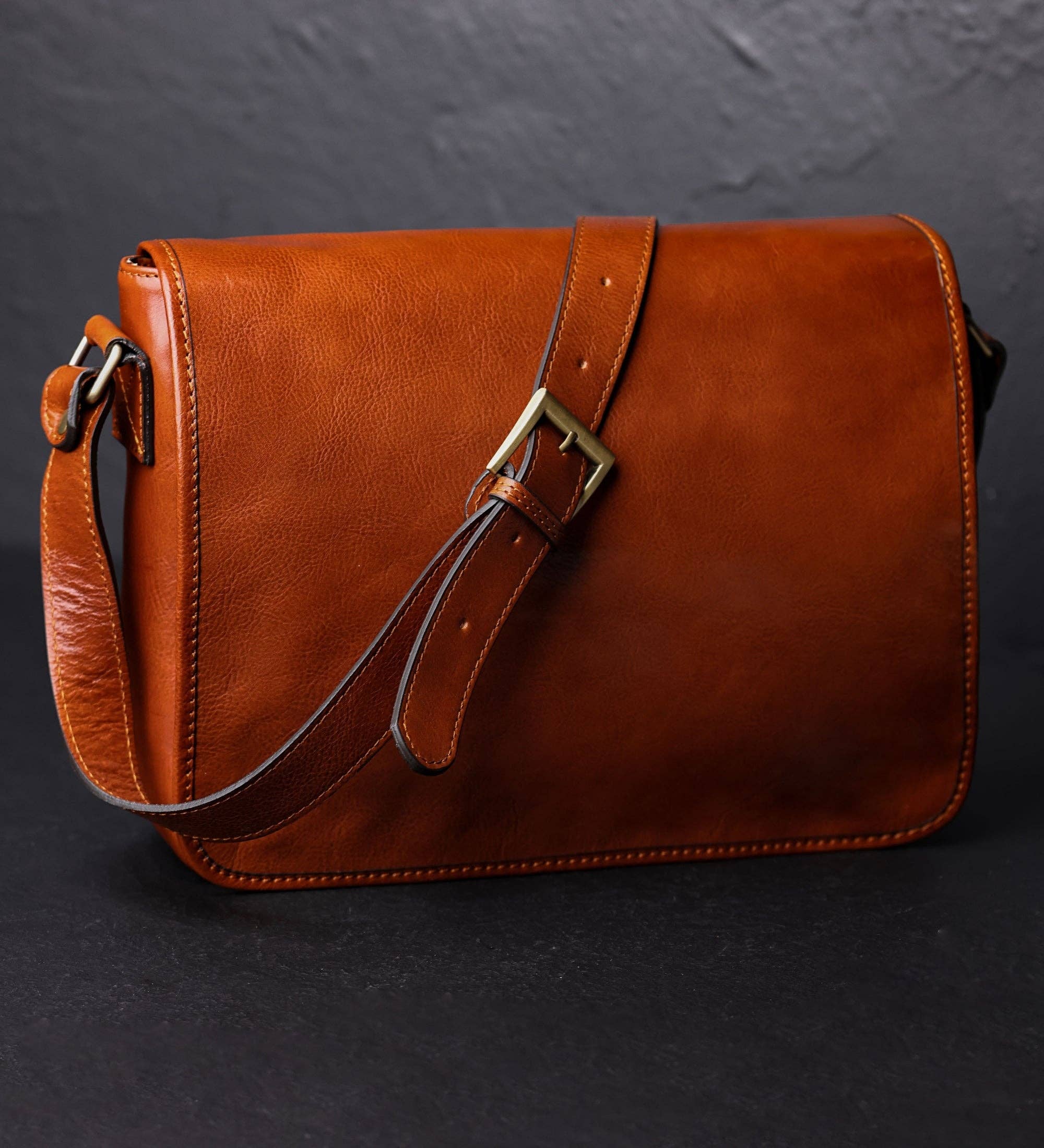Time Resistance - Wholesale Messenger Bag - Women's - Leather Messenger Bag – The Stranger25