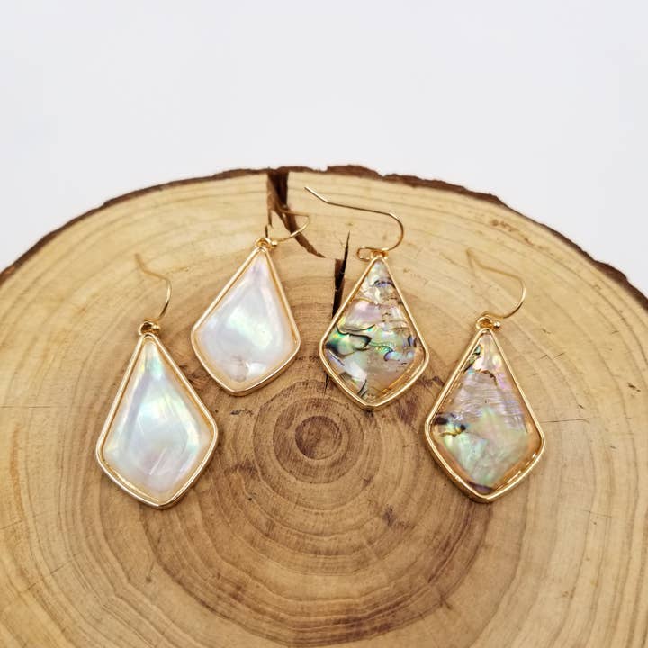 Natuurlijke Oorbelpijlen van Abaloneschelp voor wholesale door CHAKRA JEWELRY