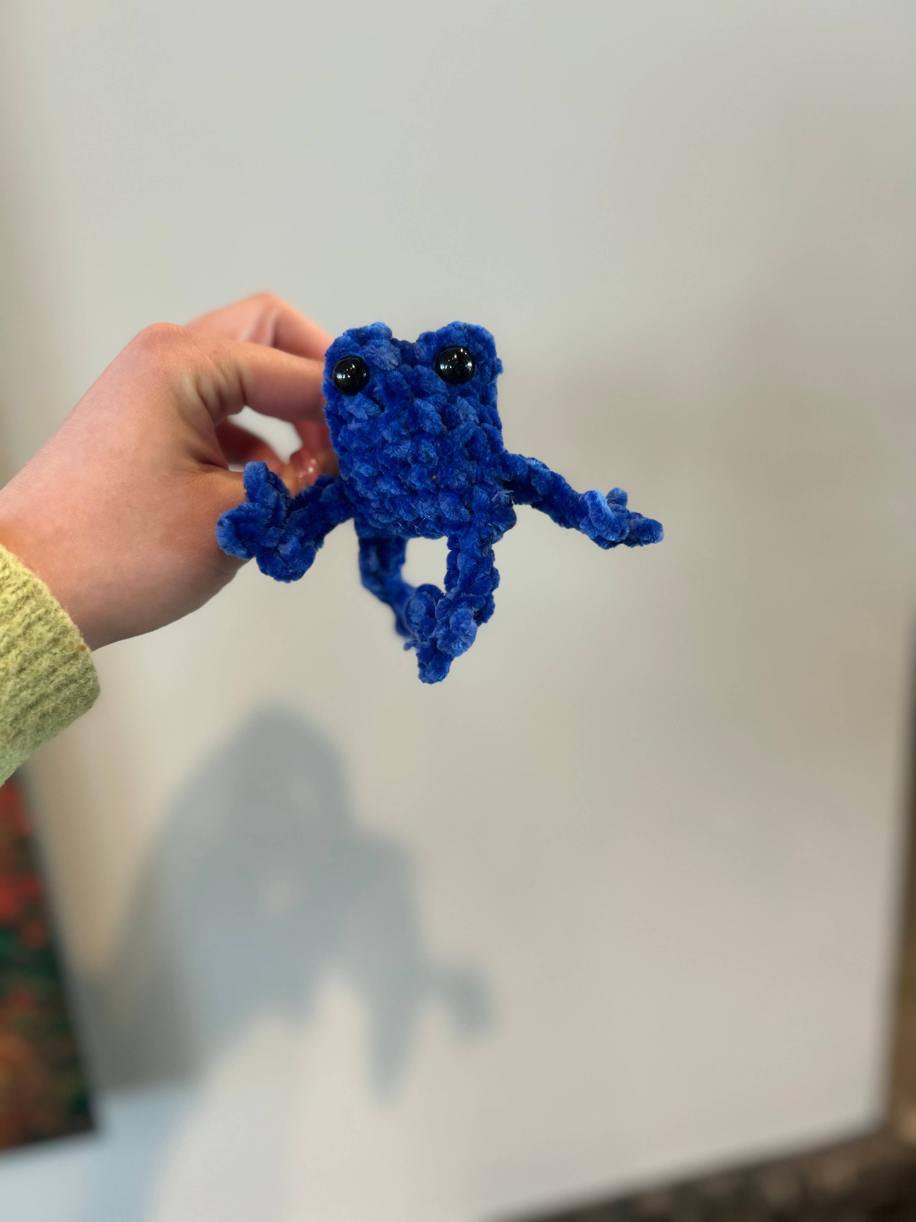 Crochet by Jolene – wholesale Dekorativ berlock för bil – Unisex – Virkade groda bilventilationsklämmor0