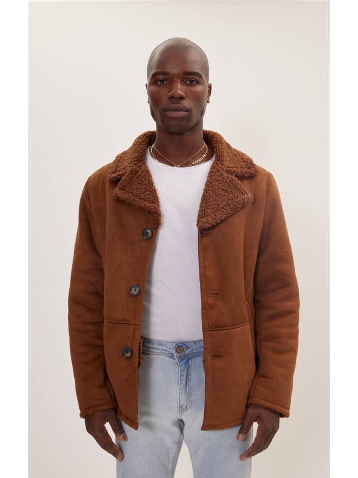 MARRÓN Chaqueta vegana con cierre de botones de piel de oveja para hombre - Marrón de venta al por mayor en Faire5