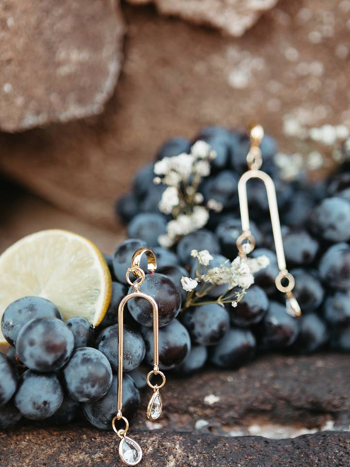 Orecchini Hi-Lo per la vendita all'ingrosso da parte di Desert and Stone Jewelry