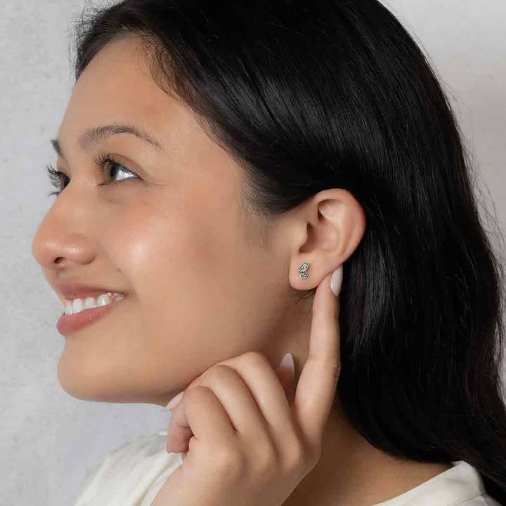 Nina Designs – Brincos de pino por atacado – Brincos de Prata Esterlina com Asa de Borboleta Pequena 8x4mm2