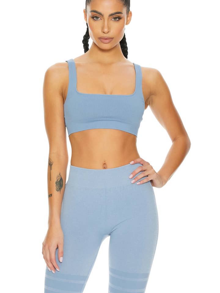 Nahtloser Sport-BH mit eckigem Halsausschnitt | Azure für den Großhandel von The Beginning Of…