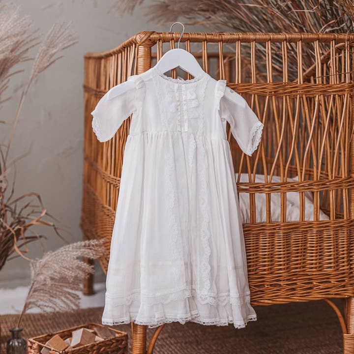 Abito da battesimo in seta bianca per bambina e ulteriori Risultati per tuniche prima comunione all'ingrosso. Resi gratuiti e termini di pagamento a 60 giorni su Faire in tendenza su Faire.