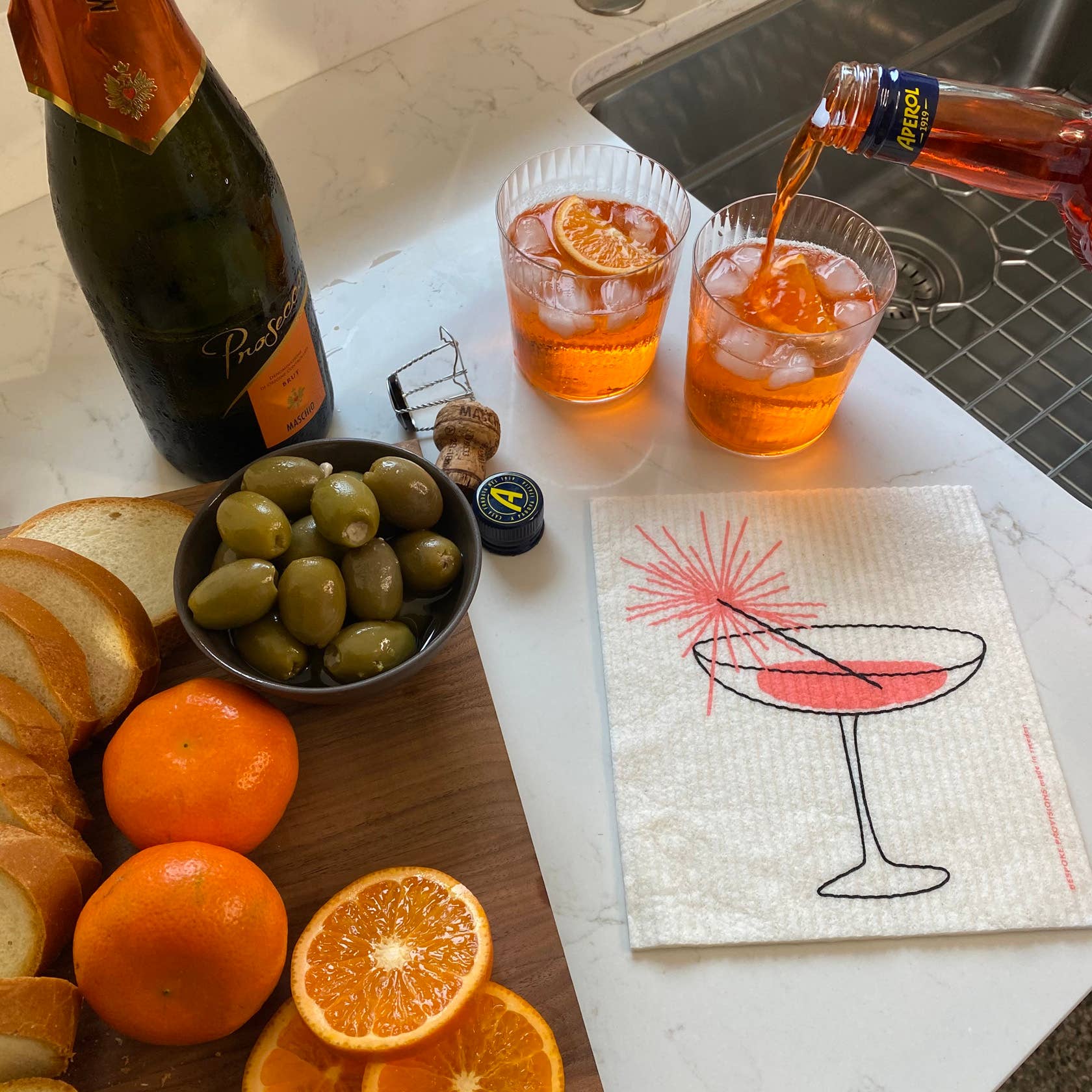 Bespoke Provisions – toalha de cozinha por atacado – Pano de Cozinha Sueco com Cocktail e Vela de Faísca - Reutilizável4