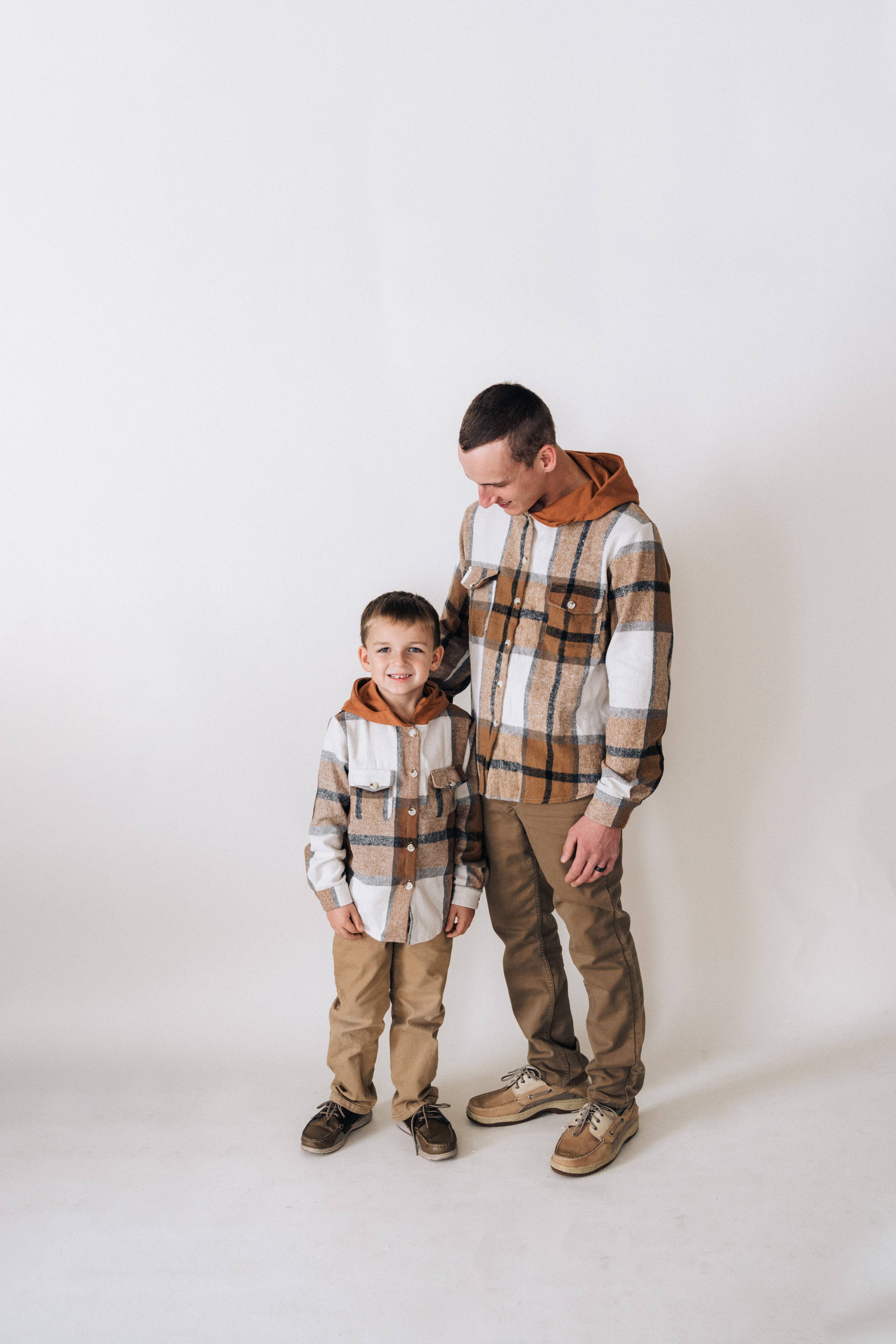 HAHA MAMA Clothing - Wholesale Jas - Kinderen - Capuchonjasje van bruin en grijs flanel voor kinderen2
