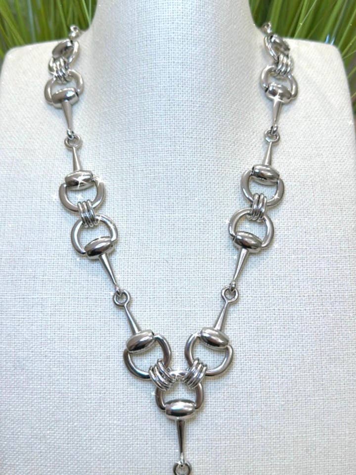 Collana statement equitazione con morso snaffle per cavallo a forma di "Y" in argento per la vendita all'ingrosso da parte di Suzy T Designs