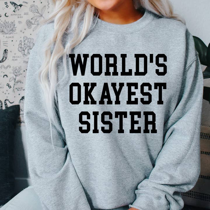 Sweat-shirt Sister du Monde Okayest pour la vente par Printliss
