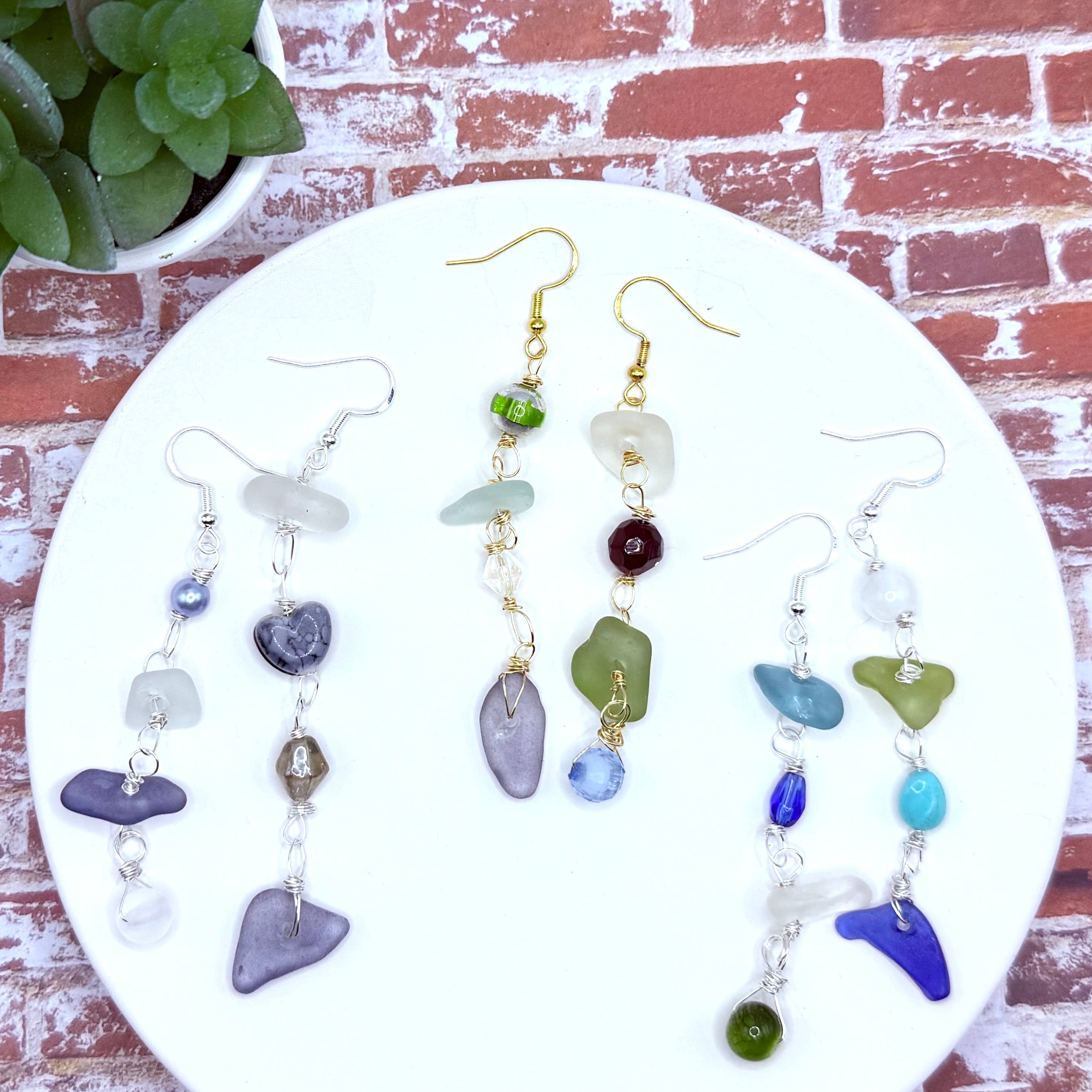 Cyn Elizabeth Studios – wholesale Hängande örhängen – Havsbus - Långa hantverksmässiga örhängen av sjöglas4