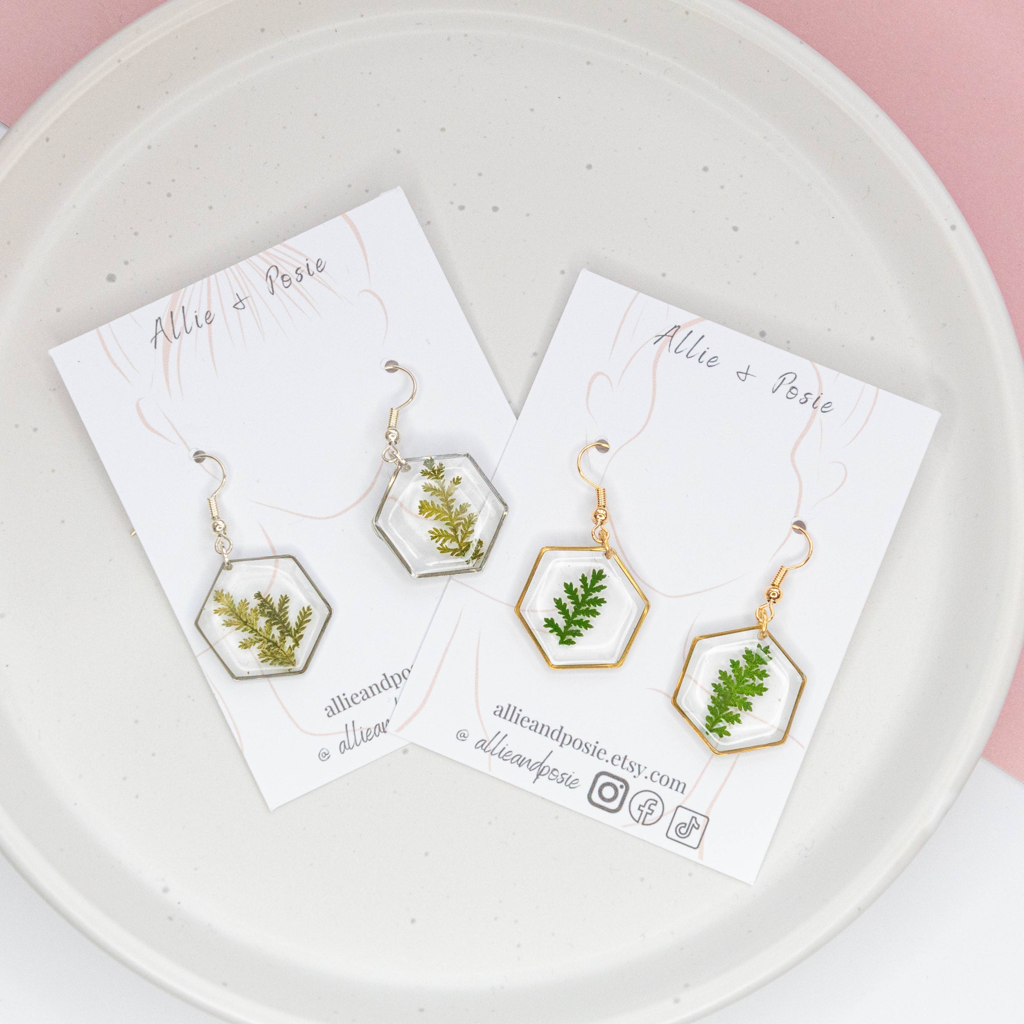 Allie and Posie – wholesale Dangle earrings – Mia hexagon dangle earrings with real dried fern in resin6