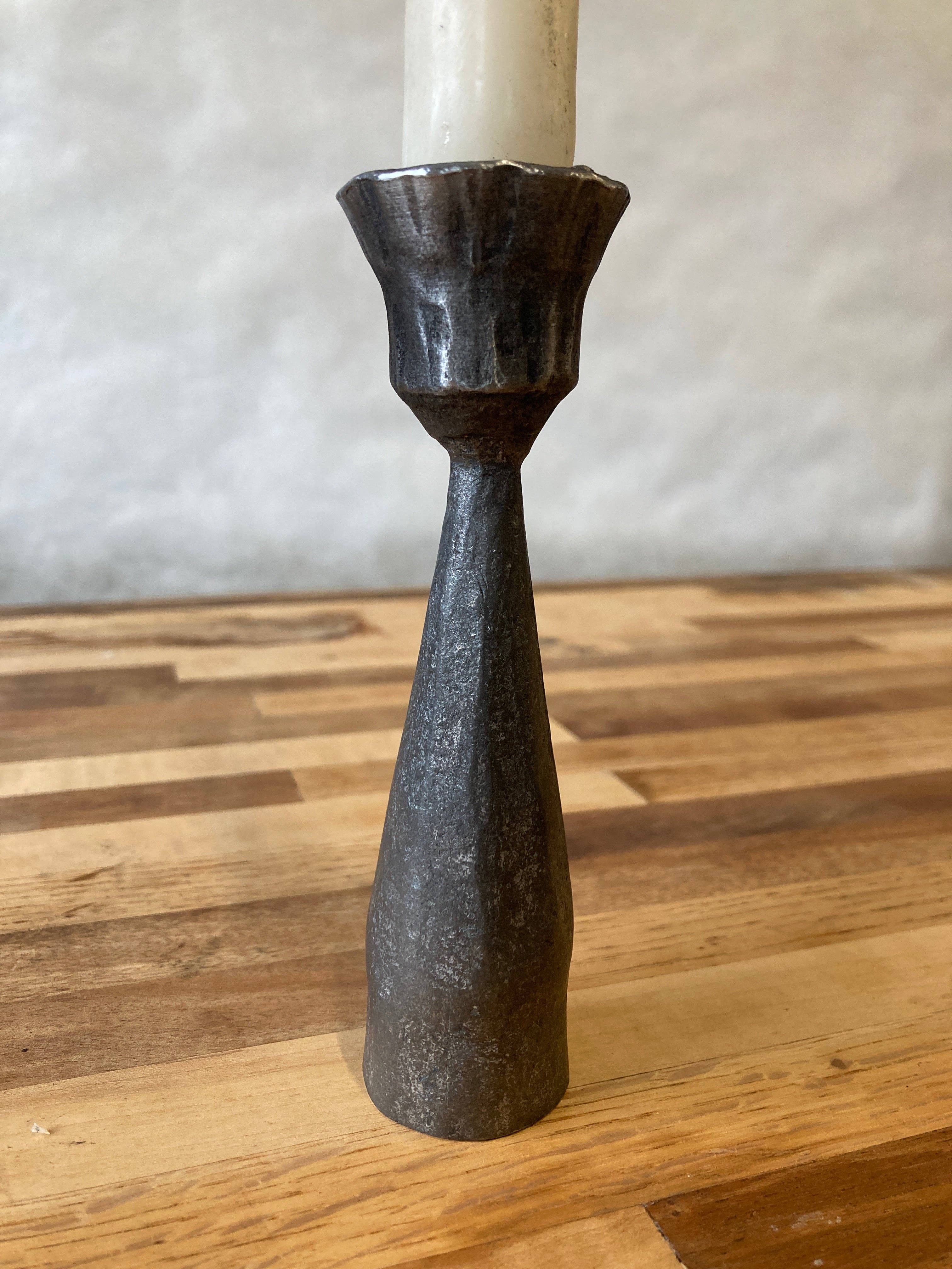 Blackthorne Forge – Engroshandel Lyseholder – Smedet konisk stearinlys par1