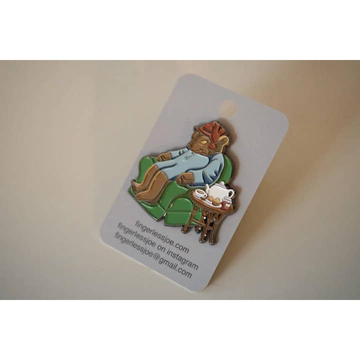 Épingle en émail Ours Sleepytime Tea 2” pour la vente par FingerlessJoe