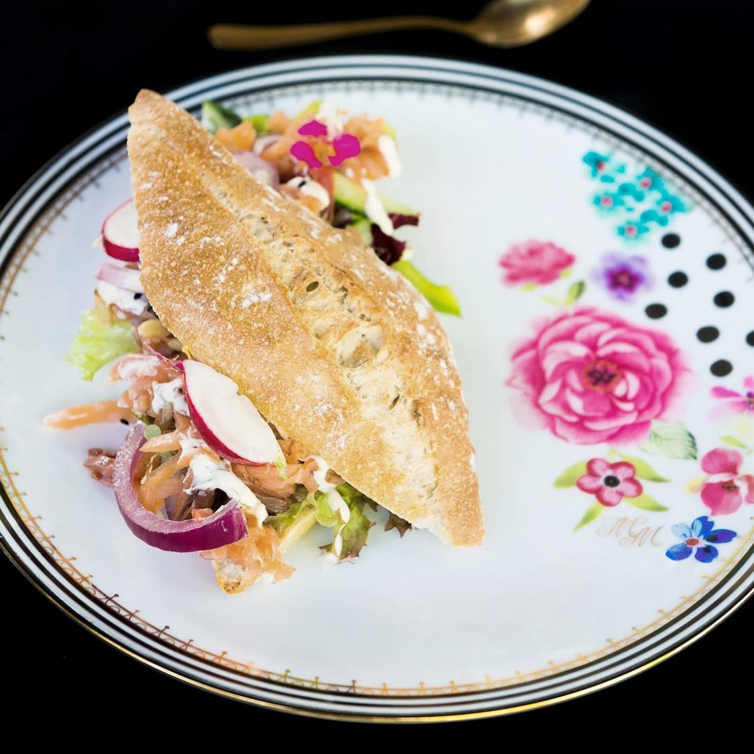 Melli Mello - Wholesale Borden - Melli Mello Nora dinerbord met vrolijke bloemen en stippen4