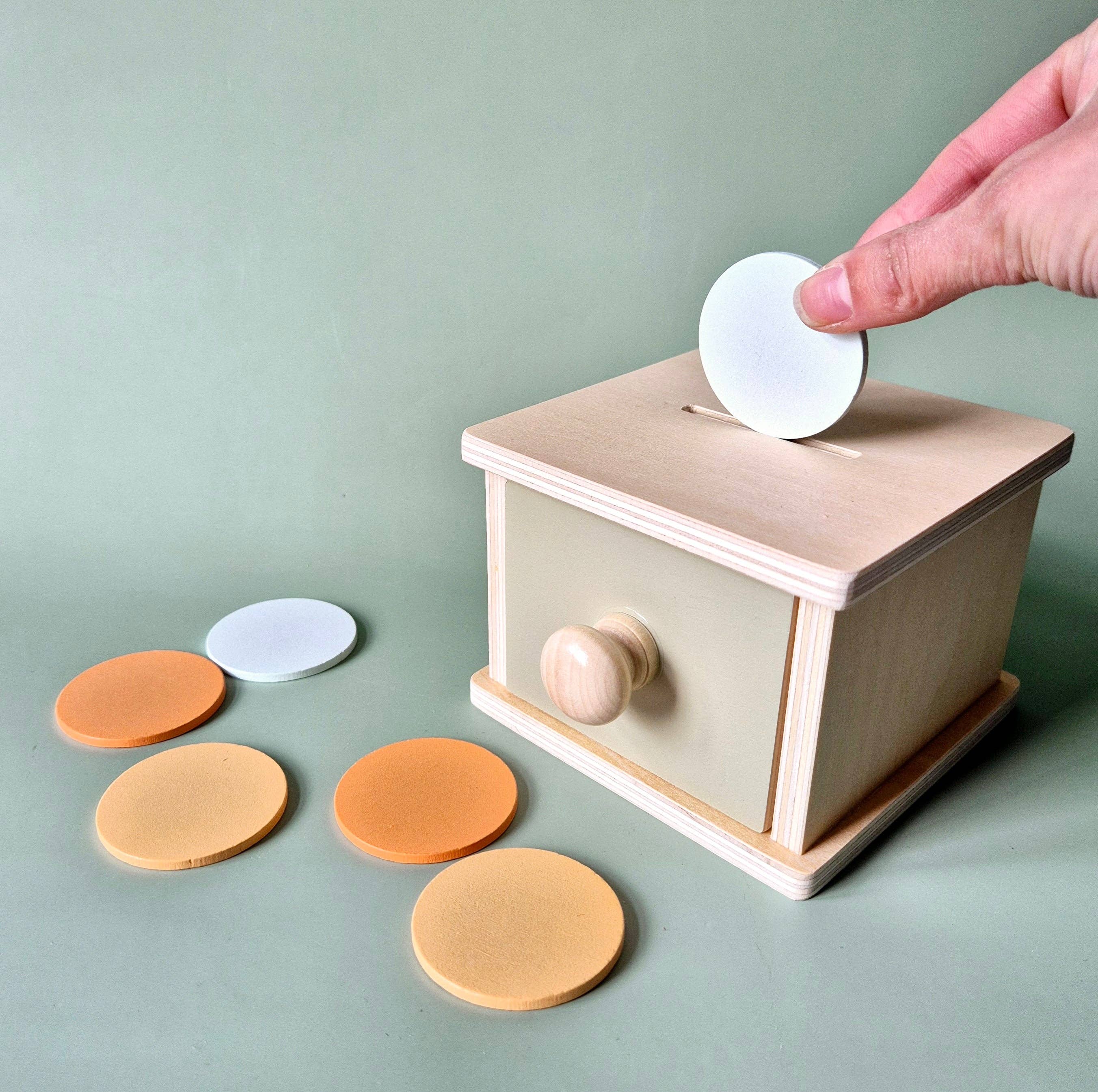 Rammelaartje - Wholesale Wood Toy - Kids - Wooden Montessori Play Box with Drawer & Colored Discs – Stimulates Motor Development1