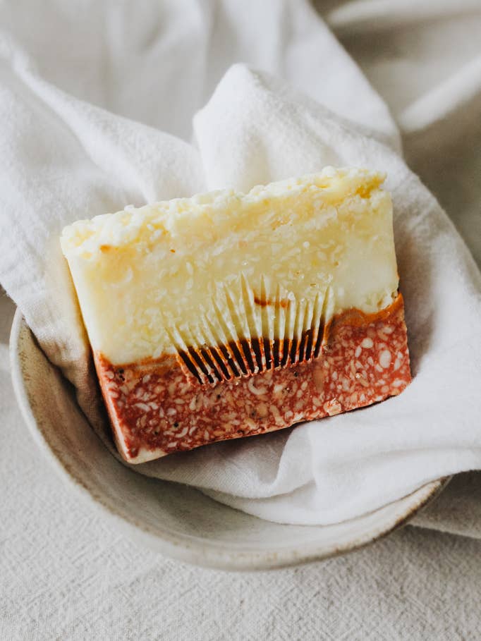 Savon au suif - Agrumes - Fabriqué par des survivants pour la vente par Crowned Free