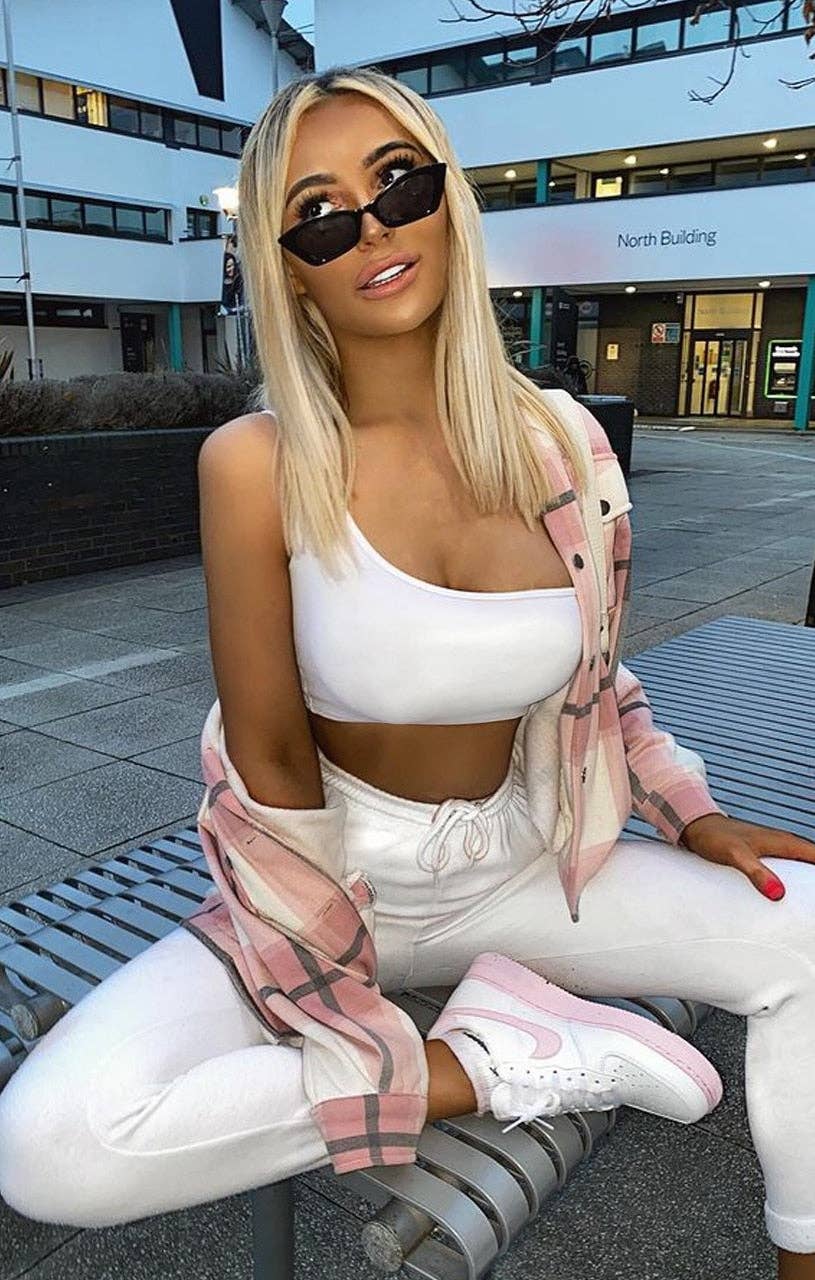 Femme Luxe - Venta al por mayor Blusa - Mujer - Top corto blanco con un solo hombro - Keeley2